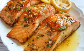 Salmon in Garlic and Lemon Sauce | Easy, Fresh, and Full of Flavor