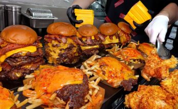 Amazing! 400℉ Smash Burger! The BEST American-Style Double Cheeseburger in Korea! | Korean Street Food